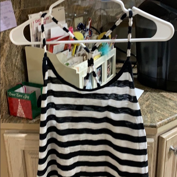 Beautiful black and white stripe tank top - Picture 2 of 3